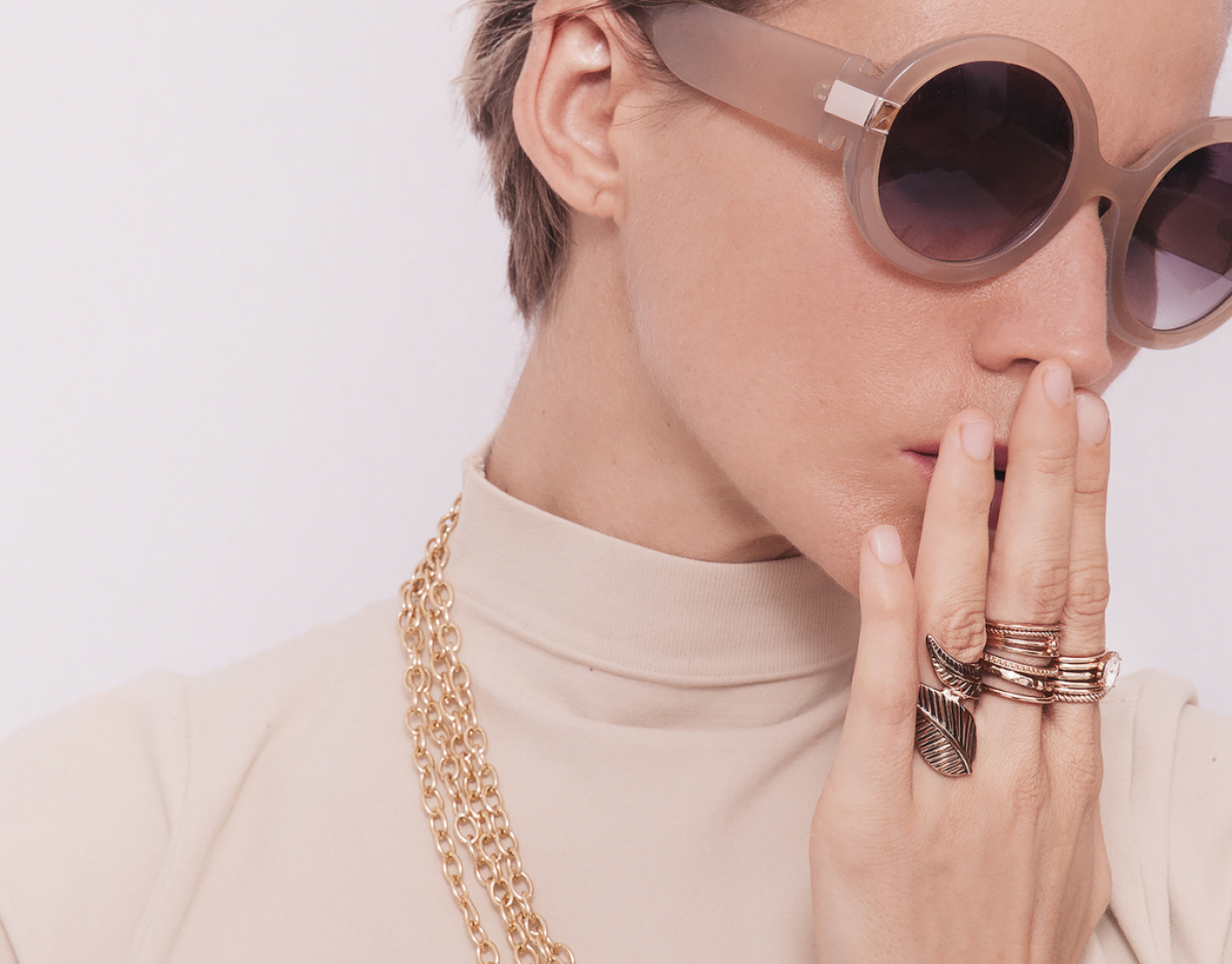 Frau mit Sonnenbrille